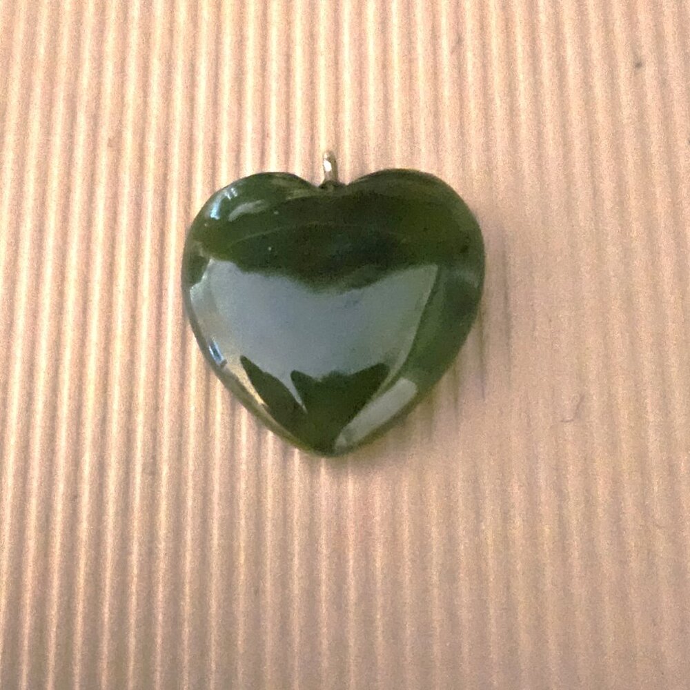 VINTAGE DEEP GREEN JADE HEART with DELICATE GOLD BAIL